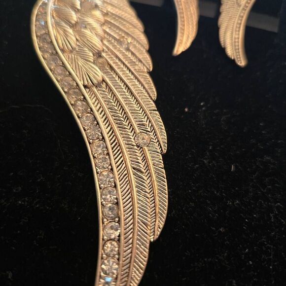 NWOT Angel Wing Pendant and Earrings - Picture 4 of 6